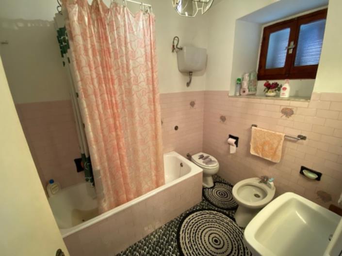 Image No.8-5 Bed Property for sale