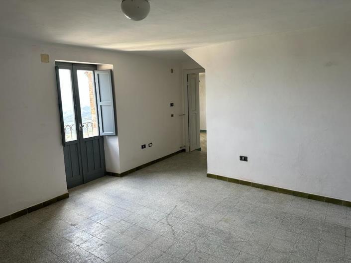 Image No.18-3 Bed Apartment for sale