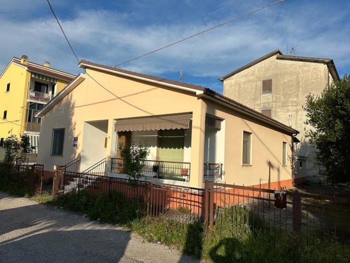 Image No.1-2 Bed House/Villa for sale