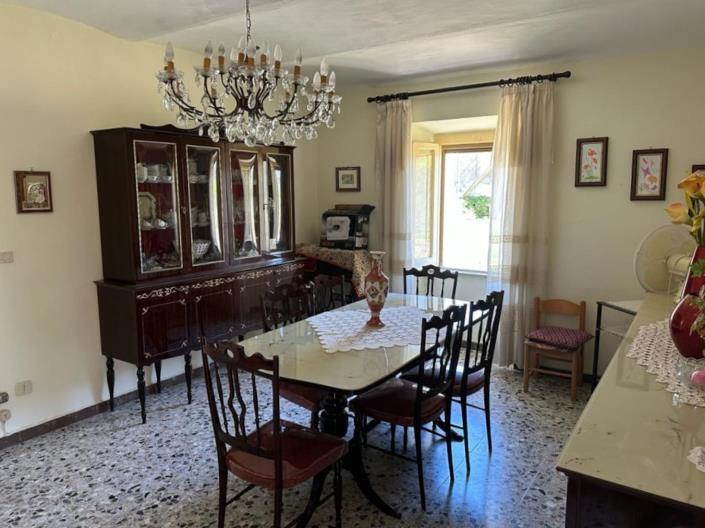 Image No.5-2 Bed House for sale