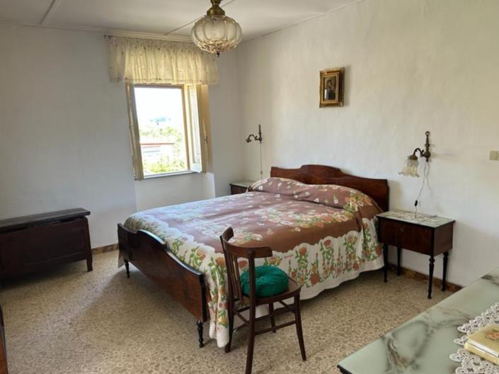 Image No.10-2 Bed House for sale