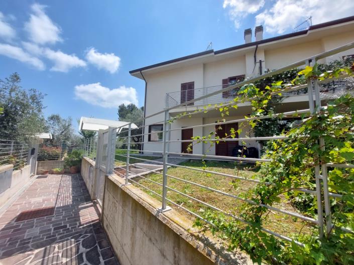 Image No.1-2 Bed House/Villa for sale