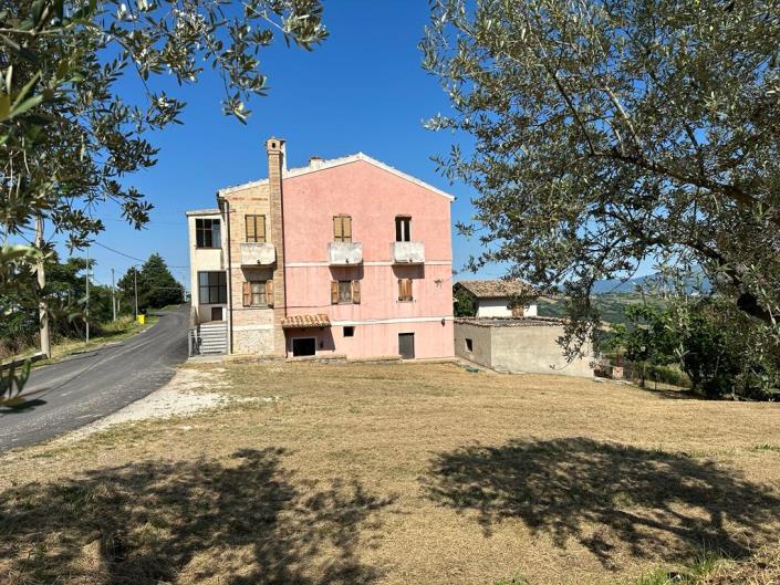 Image No.1-Propriété de 4 chambres à vendre à Corvara