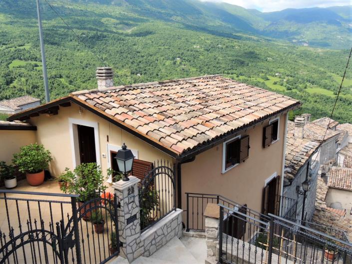 Image No.1-2 Bed House/Villa for sale
