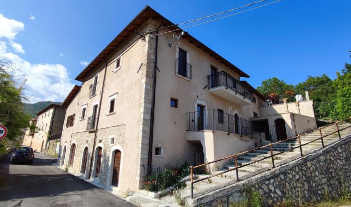 Image No.1-4 Bed House/Villa for sale
