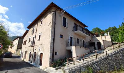 1 - Acciano, Maison / Villa