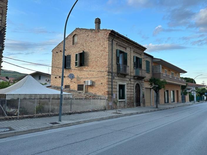 Image No.1-4 Bed House for sale