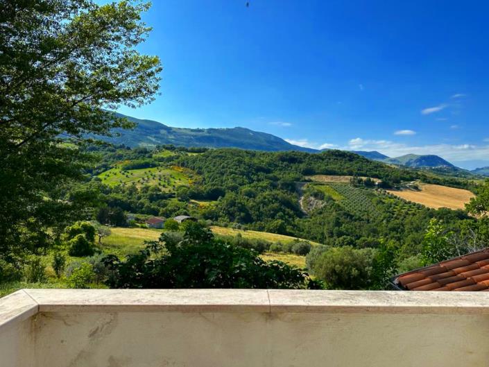 Image No.21-4 Bed Farmhouse for sale