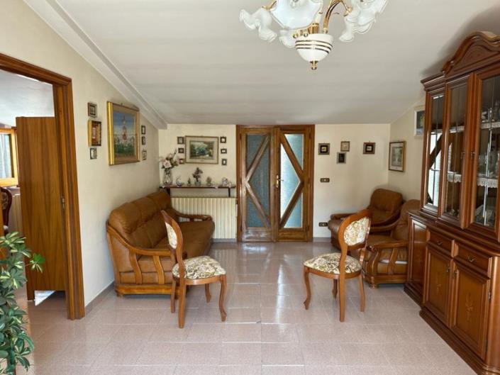 Image No.9-3 Bed House for sale