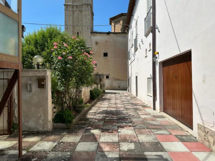 Image No.19-3 Bed House for sale