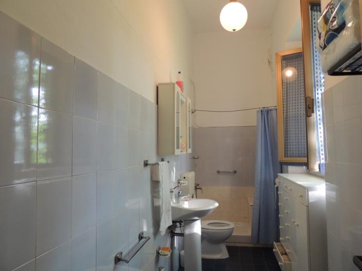 Image No.12-3 Bed Country Property for sale