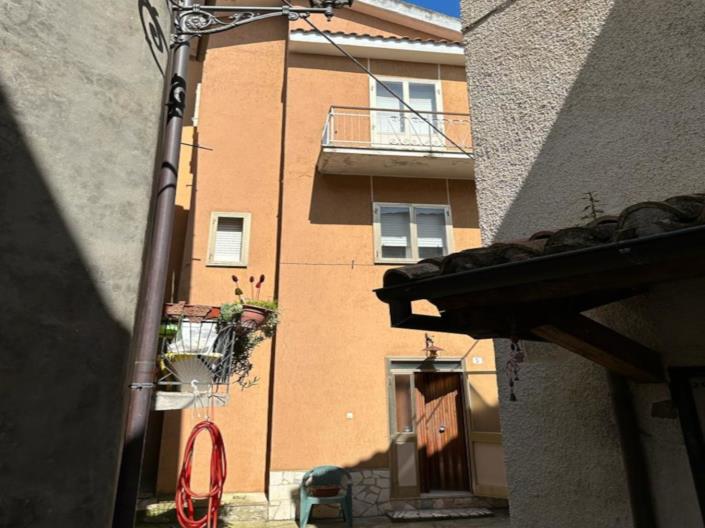 Image No.7-4 Bed Property for sale