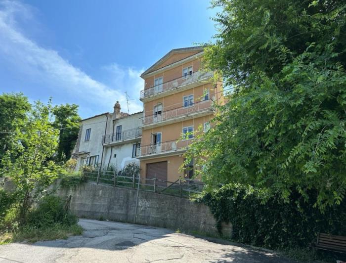 Image No.1-4 Bed Property for sale