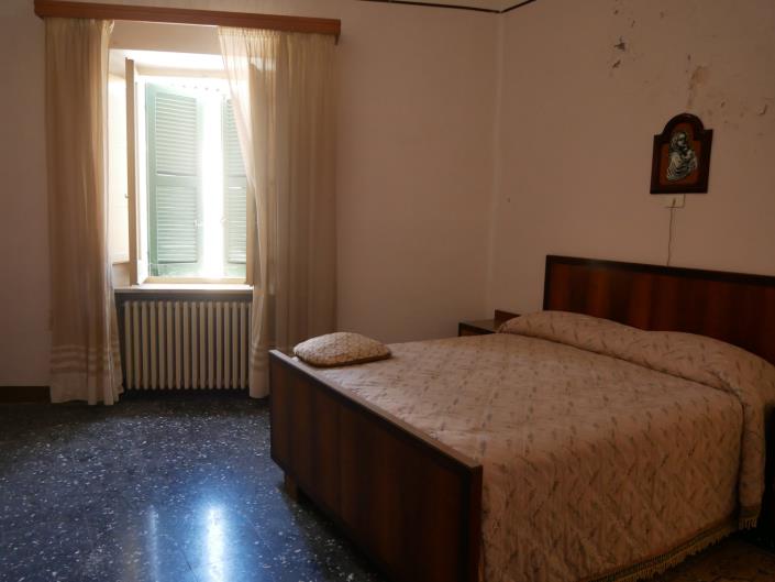 Image No.12-2 Bed Property for sale