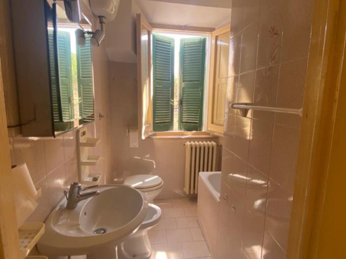 Image No.16-2 Bed Property for sale