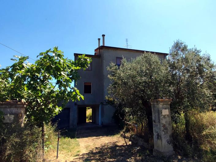 Image No.7-8 Bed Country Property for sale