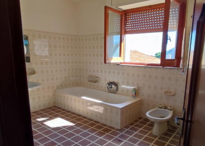 Image No.22-8 Bed Country Property for sale