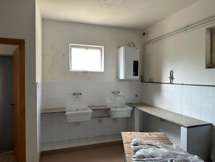 Image No.27-5 Bed Property for sale