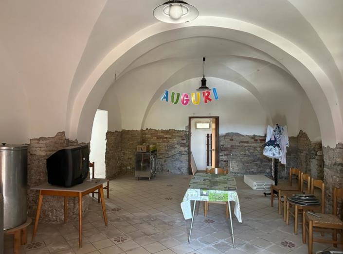 Image No.12-5 Bed Property for sale