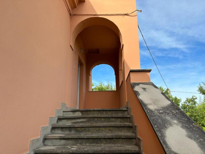 Image No.8-5 Bed Property for sale