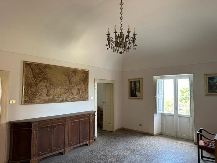 Image No.20-5 Bed Property for sale