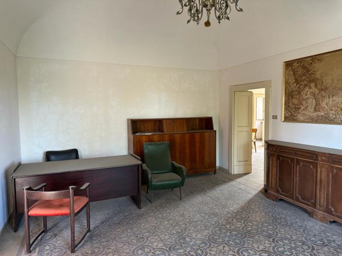 Image No.18-5 Bed Property for sale