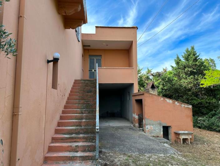 Image No.10-5 Bed Property for sale