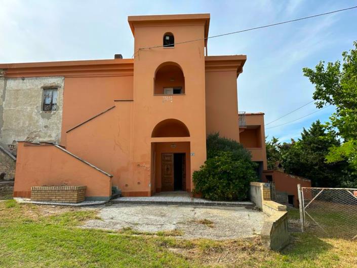 Image No.5-5 Bed Property for sale