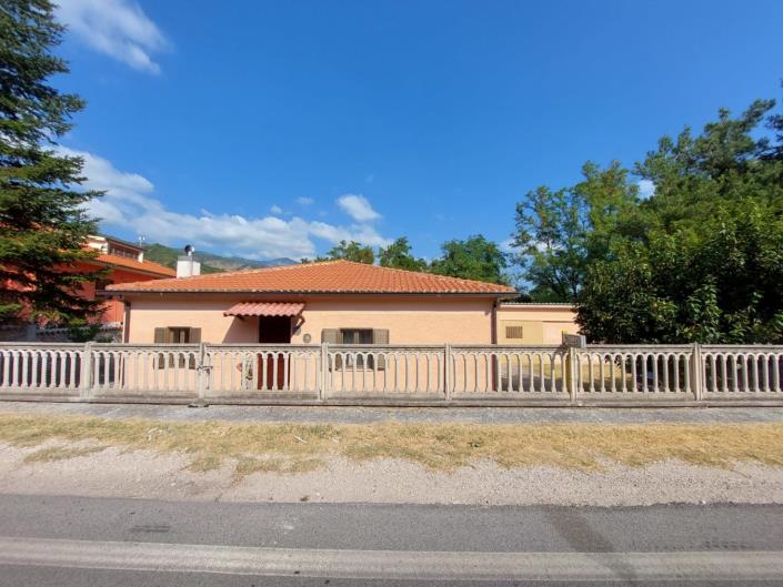 Image No.1-4 Bed House/Villa for sale