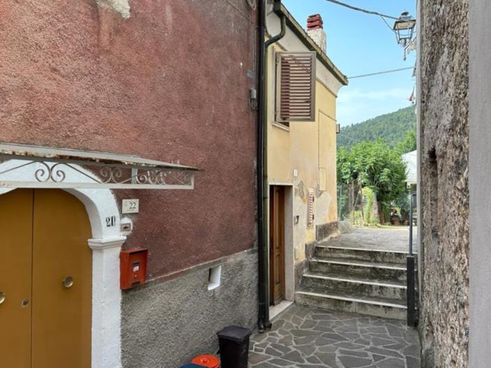 Image No.5-1 Bed House for sale