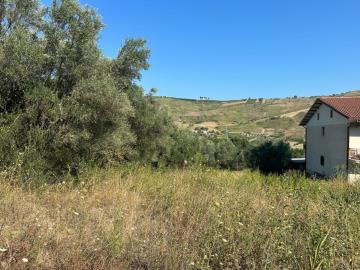 1 - L'Aquila, Land