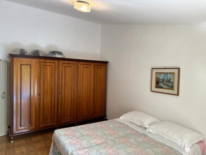 Image No.18-2 Bed House for sale