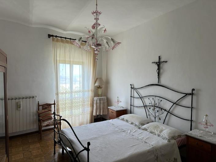 Image No.14-2 Bed House for sale