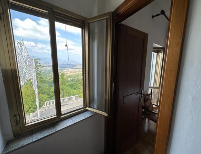 Image No.16-2 Bed House for sale