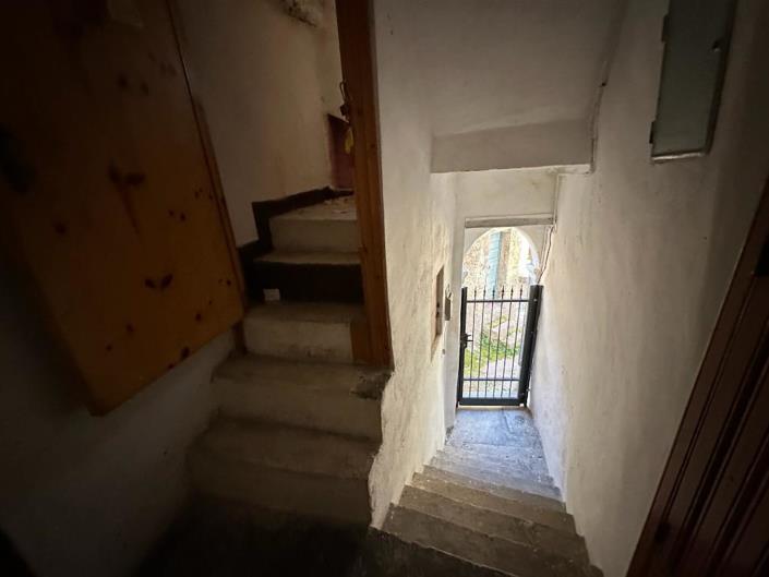 Image No.12-2 Bed House for sale