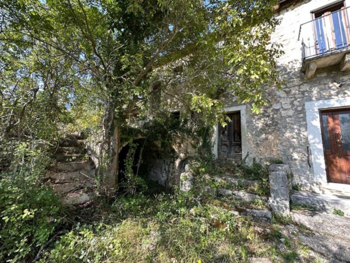farmhouse for sale in Caramanico Terme cottage in Majella stone £