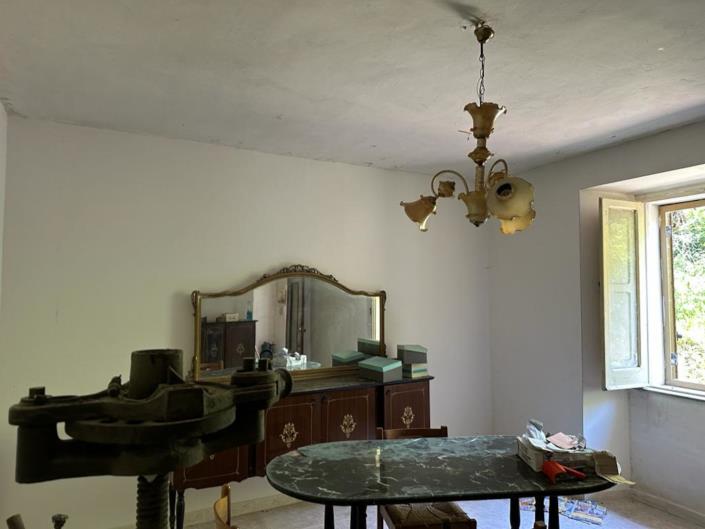 Image No.8-2 Bed House for sale