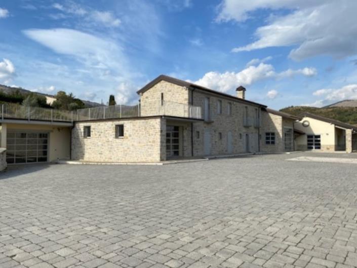 Image No.1-Villa / Détaché de 8 chambres à vendre à Agnone