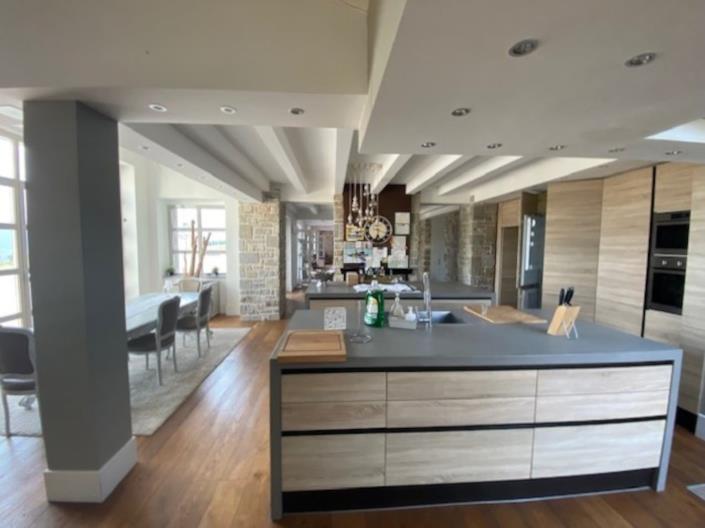 Image No.12-8 Bed Villa / Detached for sale