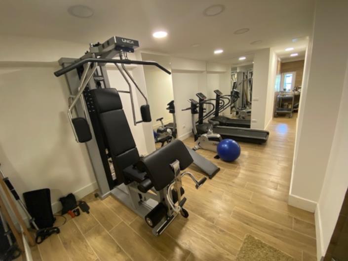 Image No.32-8 Bed Villa / Detached for sale