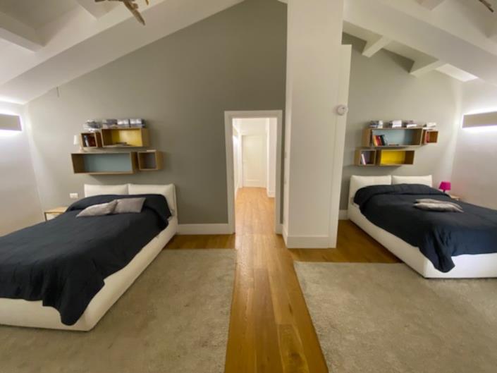 Image No.25-8 Bed Villa / Detached for sale