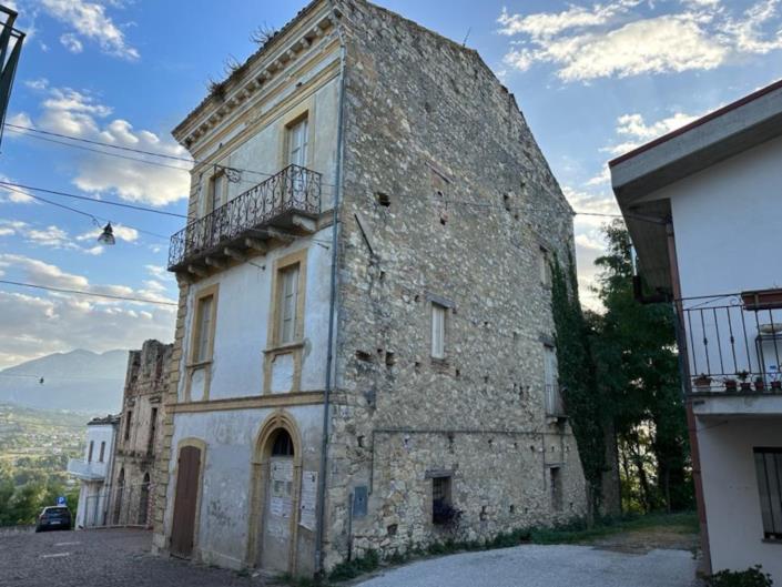 Image No.3-3 Bed House for sale