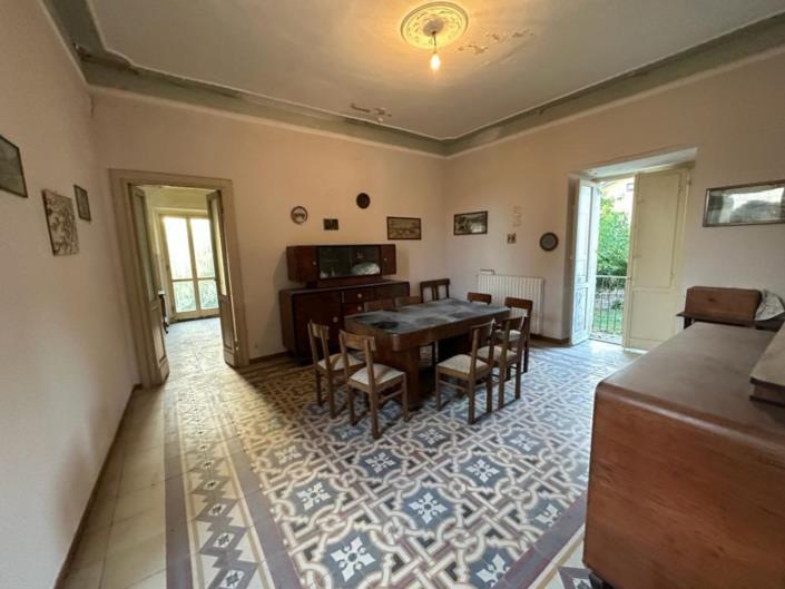 Image No.11-3 Bed House for sale