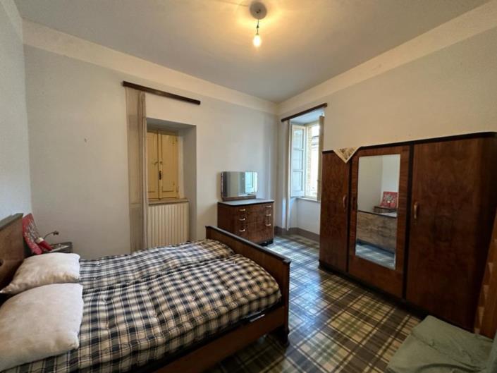 Image No.18-3 Bed House for sale