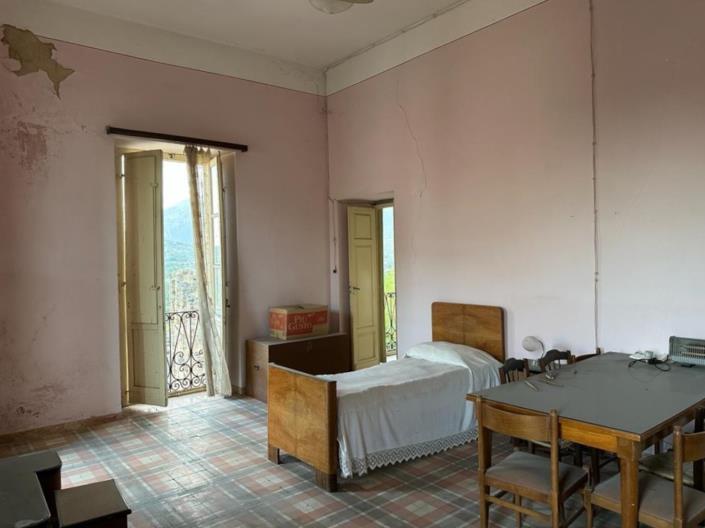 Image No.15-3 Bed House for sale