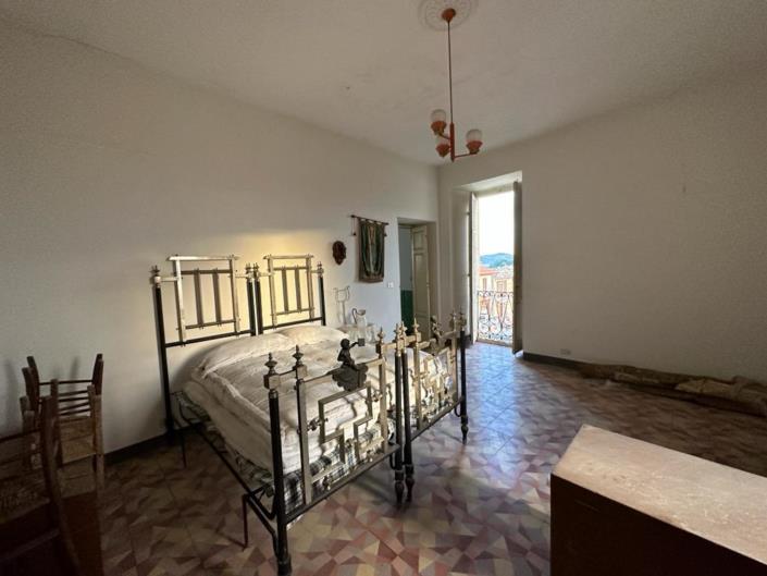 Image No.19-3 Bed House for sale