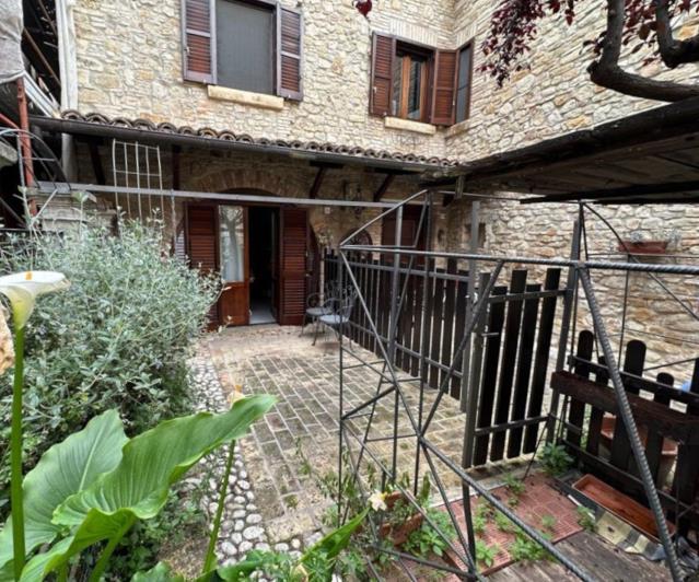 Image No.4-4 Bed House for sale