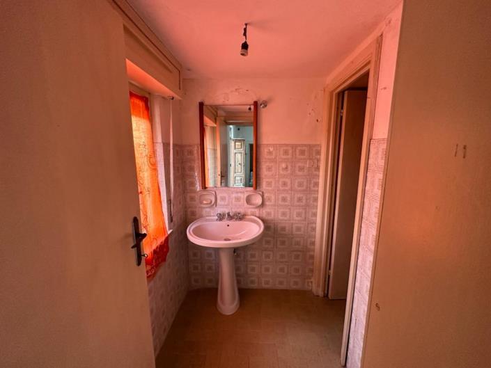 Image No.13-1 Bed House for sale