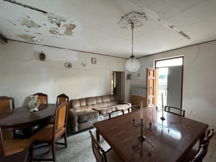 Image No.10-1 Bed House for sale