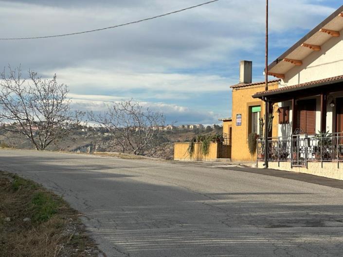 Image No.4-1 Bed House for sale